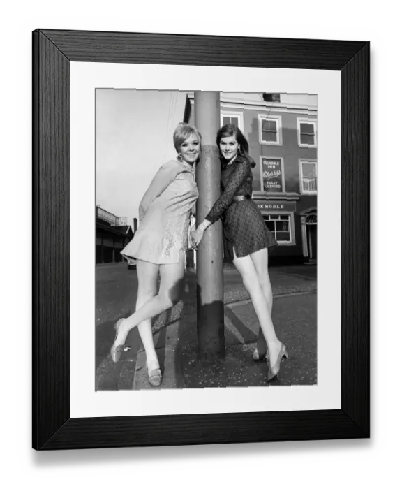 Framed Print : Fashion models Debbie Moore (right) and Jane Powell two of the girls who are flying out