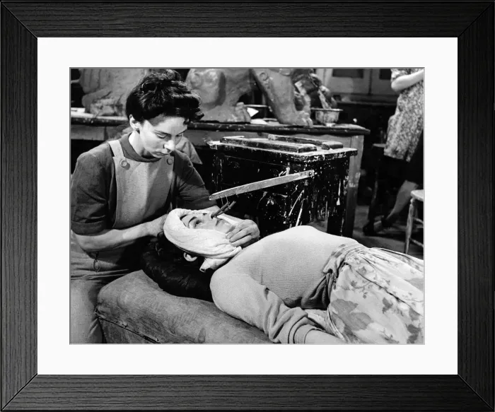Framed Print : Daphne Lee arranges a protective cloth to save the plaster going on to the hair
