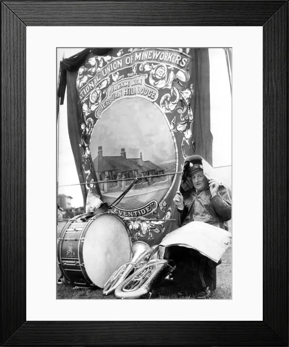 Framed Print : Durham Miners Gala - John Nicholson, a bandsman, shelters from the weather