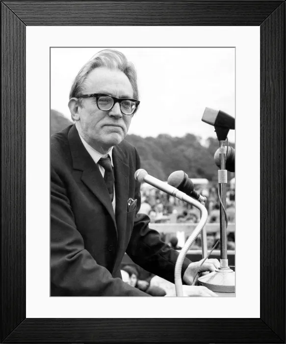 Framed Print : Durham Miners Gala - Michael Foot prepares to give his speech Framed Print : Durham Miners Gala - Michael Foot prepares to give his speech
