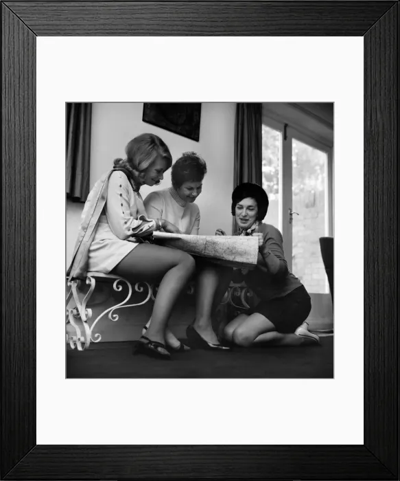 Framed Print : People: Woman: Two Surrey suburban housewives, Peggy Preston, 35 and Vicky Courtney Framed Print : People: Woman: Two Surrey suburban housewives, Peggy Preston, 35 and Vicky Courtney