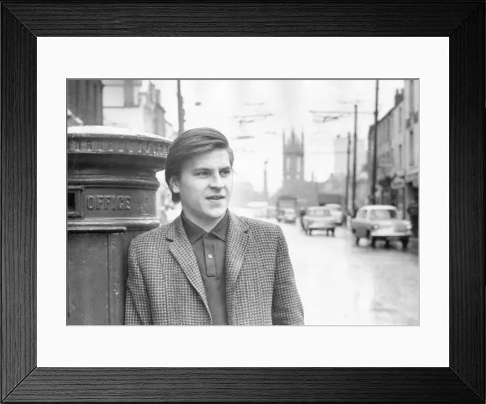 Framed Print : Alan Price posing in Percy Street, Newcastle Framed Print : Alan Price posing in Percy Street, Newcastle