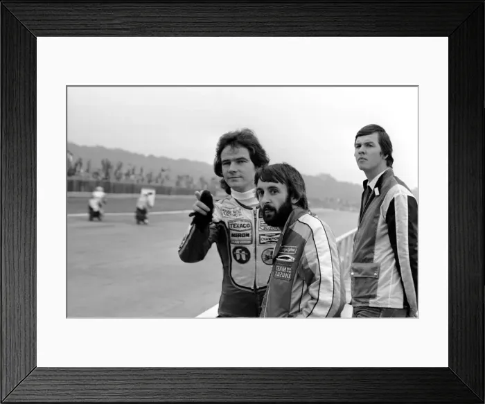 Framed Print : John Player British Grand Prix, Silverstone. Barry Sheene in pits before