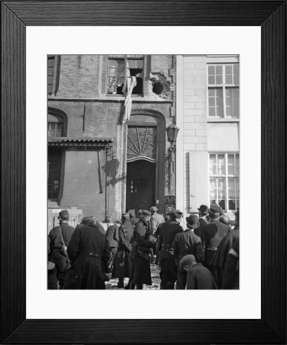 Framed Print : Hotel de la Noble Rose 16th century hotel and cafe at Furnes (Veurne) Framed Print : Hotel de la Noble Rose 16th century hotel and cafe at Furnes (Veurne)
