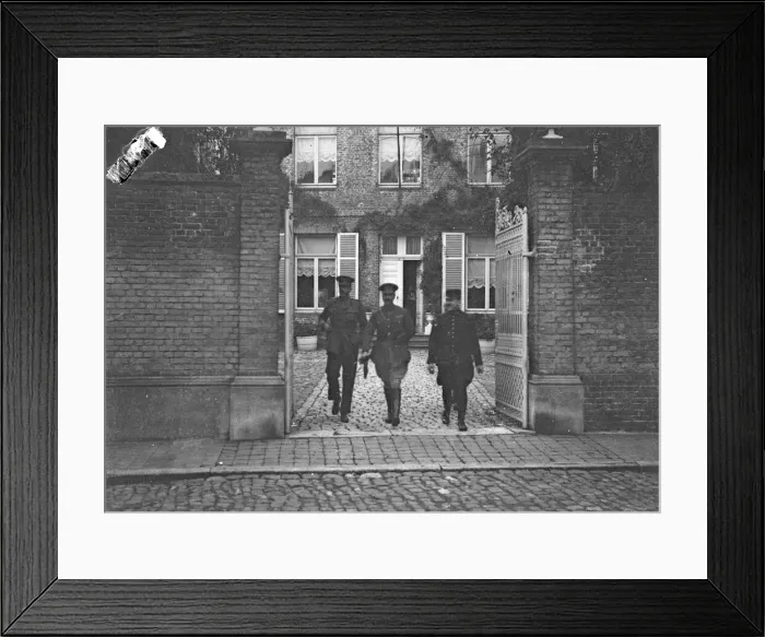 Framed Print : Prince Alexander of Teck (centre) leaving his quarters at the front in the company of a