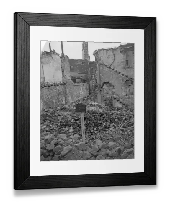 Framed Print : One of the countless houses destroyed in the German adavnce on Paris Framed Print : One of the countless houses destroyed in the German adavnce on Paris
