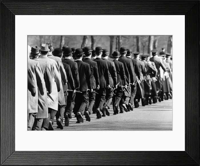 Framed Print : 300 members of the Irish Guards past and present in 1967 march to lay a wreath to