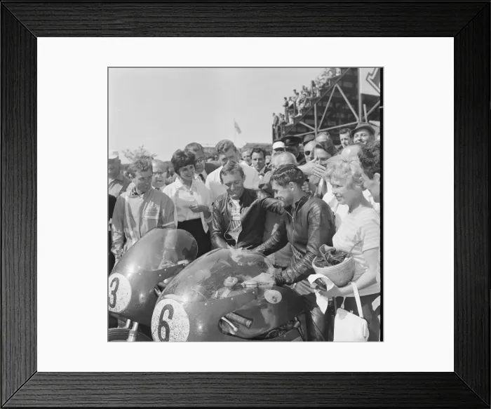 Framed Print : Junior International 350cc race, Isle of Man. Mike Hailwood Framed Print : Junior International 350cc race, Isle of Man. Mike Hailwood