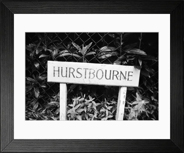 Framed Print : Home of Robin Gibb in Wentworth Surrey August 1980. Local Caption Hurstbourne