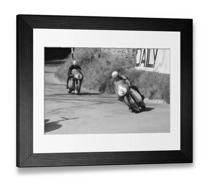 Framed Print : Junior International 350cc race, Isle of Man. Mike Hailwood (3 Framed Print : Junior International 350cc race, Isle of Man. Mike Hailwood (3