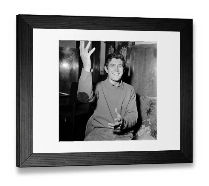 Framed Print : TT Rider Giacomo Aostini playing cards. 29th June 1965 Framed Print : TT Rider Giacomo Aostini playing cards. 29th June 1965