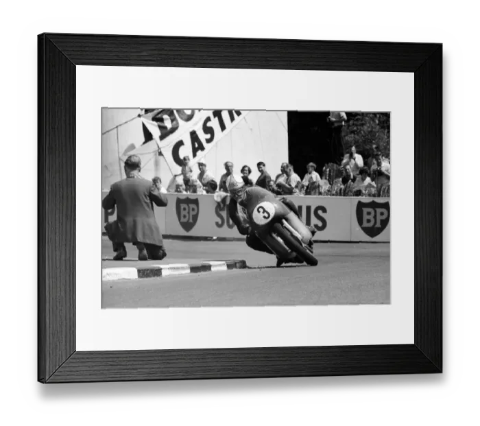 Framed Print : Lightweight 250cc race, Isle of Man. Mike Hailwood. 4th June 1964 Framed Print : Lightweight 250cc race, Isle of Man. Mike Hailwood. 4th June 1964