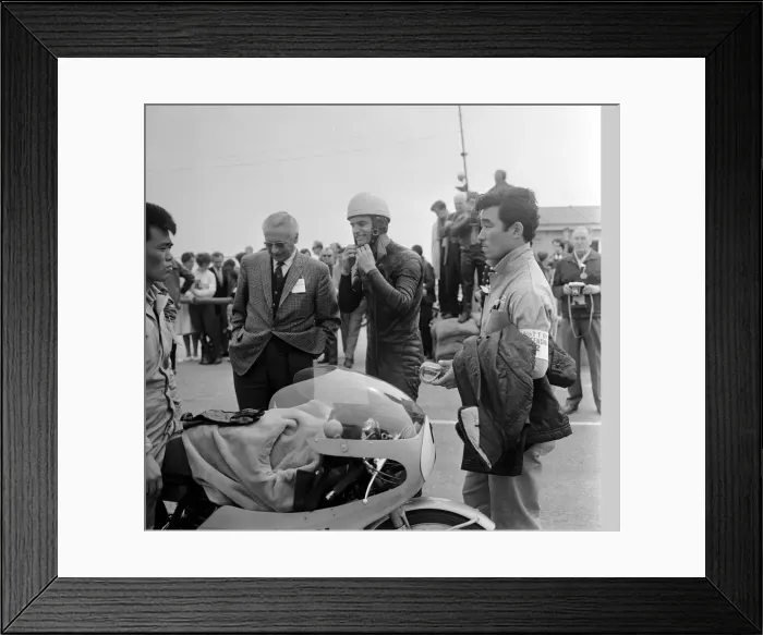 Framed Print : TT Races 250cc Lightweight International. Winner Jim Redman preparing for the race Framed Print : TT Races 250cc Lightweight International. Winner Jim Redman preparing for the race