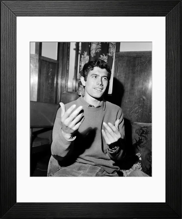 Framed Print : TT Rider Giacomo Aostini playing cards. 29th June 1965 Framed Print : TT Rider Giacomo Aostini playing cards. 29th June 1965