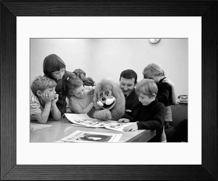 Framed Print : Lenny the lion is joining my news, the classroom newspaper for children aged four to six Framed Print : Lenny the lion is joining my news, the classroom newspaper for children aged four to six