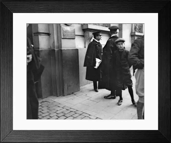 Framed Print : Lieutenant Robinson Royal Navy (Right) and Captain Lambert of armoured trains seen here