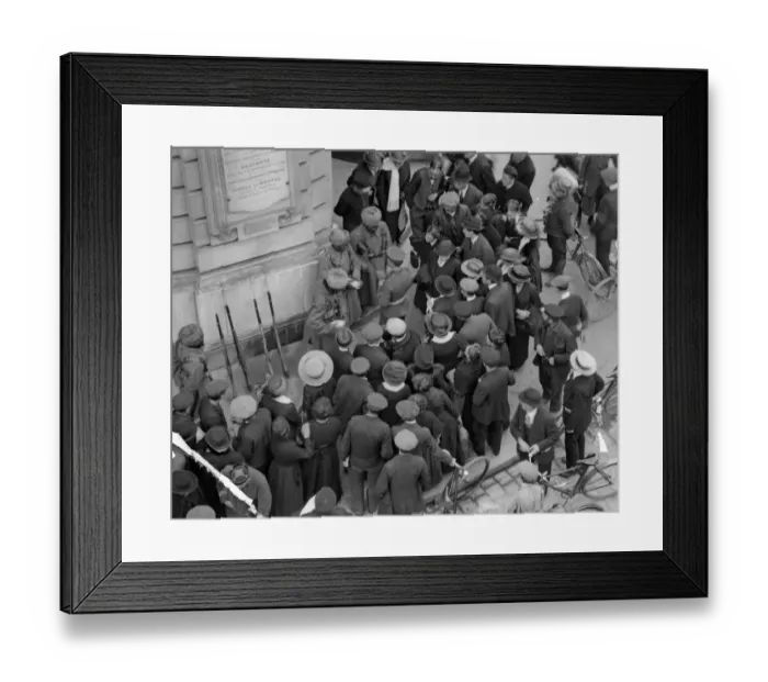 Framed Print : Three Indian soldiers from the 3rd Lahore Indian Division surrounded by a curious French