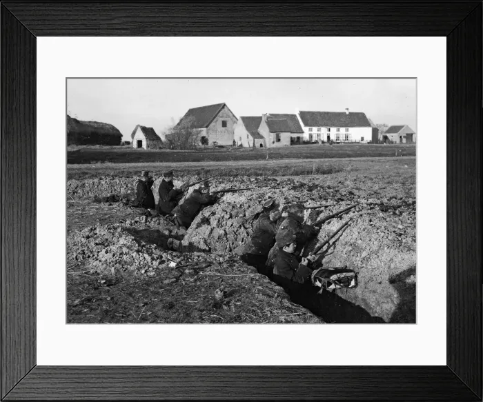 Framed Print : Belgian soldiers seen here in a hastily constructed trench close to Diksmuide during Framed Print : Belgian soldiers seen here in a hastily constructed trench close to Diksmuide during