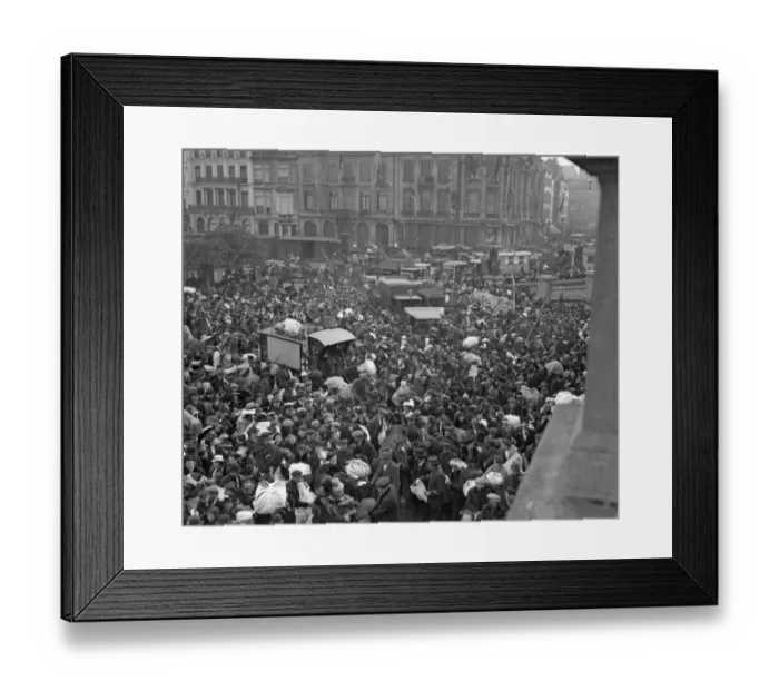 Framed Print : The rush of civilians to the quay to catch boats evacuating the city Framed Print : The rush of civilians to the quay to catch boats evacuating the city