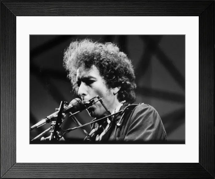 Framed Print : Singer Bob Dylan in concert at St Jamess Park, Newcastle Thursday 5th July 1984 Framed Print : Singer Bob Dylan in concert at St Jamess Park, Newcastle Thursday 5th July 1984