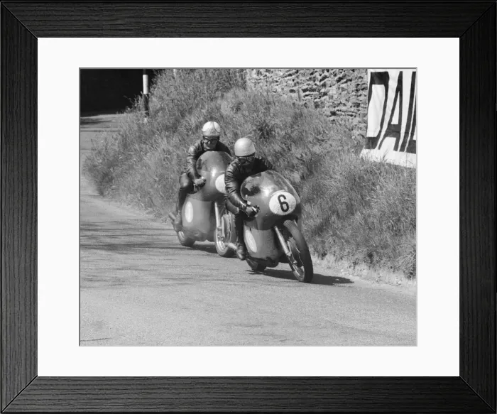 Framed Print : Junior International 350cc race, Isle of Man. Mike Hailwood (3 Framed Print : Junior International 350cc race, Isle of Man. Mike Hailwood (3