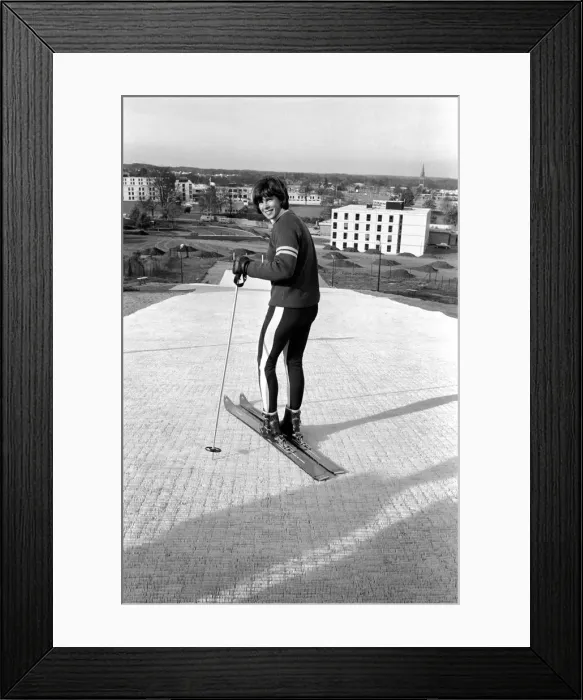 Framed Print : Military: Army: The Army in Aldershot has built the longest synthetic ski-slope in London Framed Print : Military: Army: The Army in Aldershot has built the longest synthetic ski-slope in London