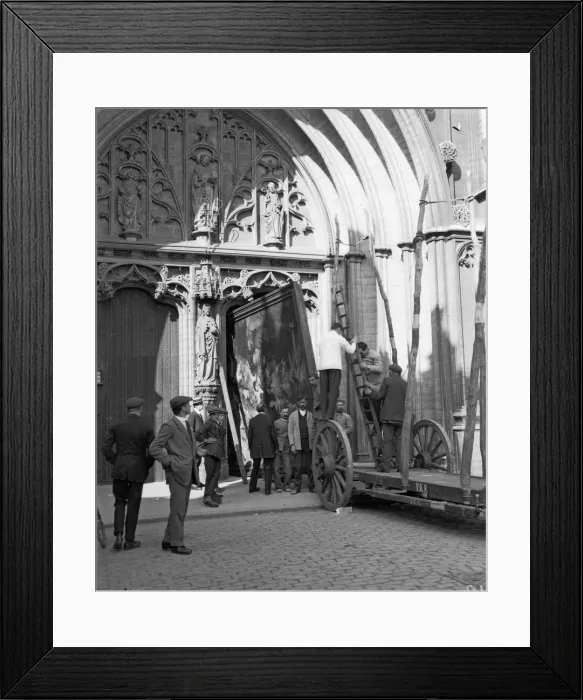 Framed Print : Works of arts being removed from Malines Cathedral, to save them from the advancing Framed Print : Works of arts being removed from Malines Cathedral, to save them from the advancing