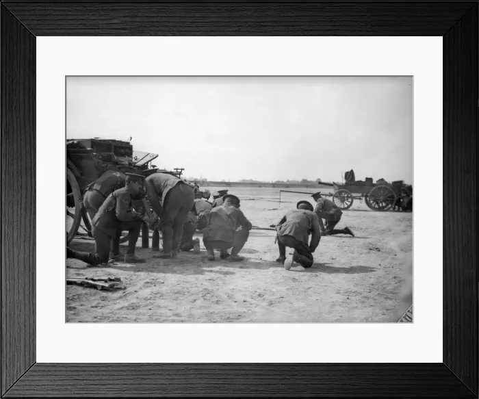 Framed Print : Soldiers of the Royal Horse Artilley are seen here unloading shells from ammunition Framed Print : Soldiers of the Royal Horse Artilley are seen here unloading shells from ammunition