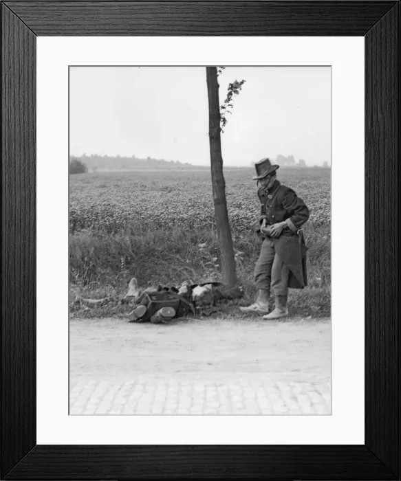 Framed Print : A Belgian soldier, wounded in the leg, falls by the roadside during the retreat