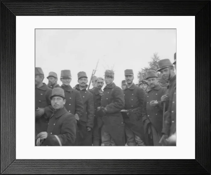 Framed Print : Belgian soldiers with straw round their hats to disguise their appearance from the enemy Framed Print : Belgian soldiers with straw round their hats to disguise their appearance from the enemy