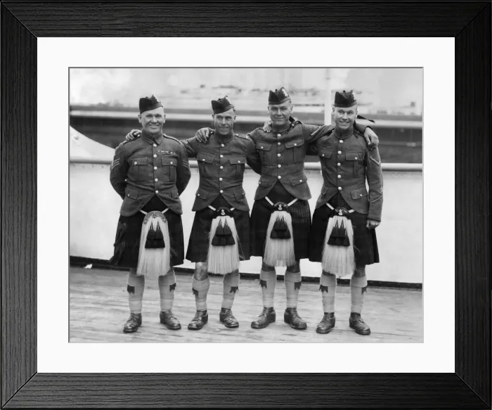 Framed Print : Members of the Black Watch wearing kilts and sporrans. 18th March 1938 Framed Print : Members of the Black Watch wearing kilts and sporrans. 18th March 1938