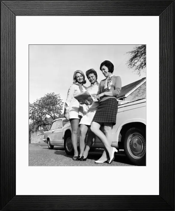 Framed Print : People: Woman: Two Surrey suburban housewives, Peggy Preston, 35 and Vicky Courtney Framed Print : People: Woman: Two Surrey suburban housewives, Peggy Preston, 35 and Vicky Courtney