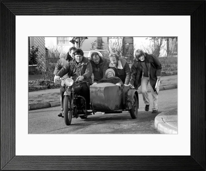 Framed Print : Entertainment: Television: Warren Mitchell as Alf Garnett. February 1981 81-00567-004 Framed Print : Entertainment: Television: Warren Mitchell as Alf Garnett. February 1981 81-00567-004