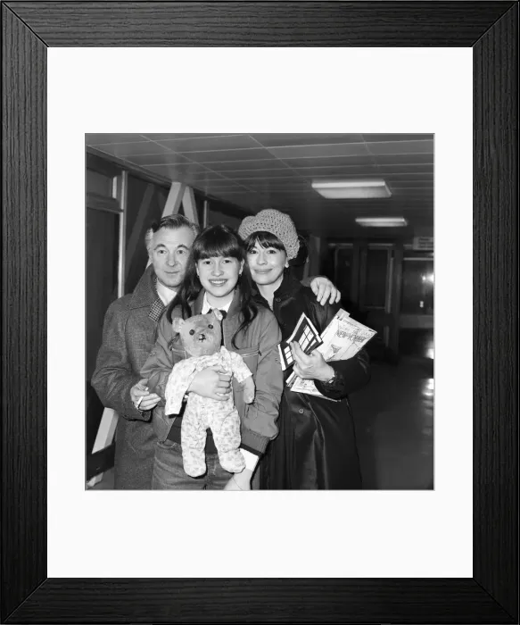 Framed Print : Entertainment - Actor: Brian Forbes with actress wife Nannette Newman Framed Print : Entertainment - Actor: Brian Forbes with actress wife Nannette Newman