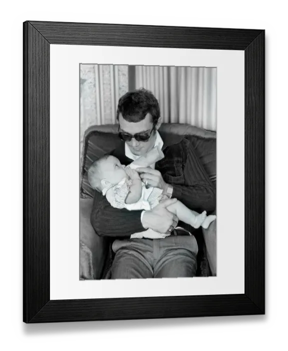 Framed Print : Boxer Alan Minter pictured at his Crawley Sussex home with his six month old baby