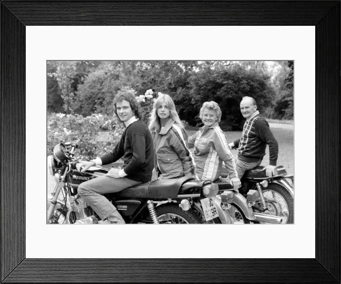 Framed Print : Barry Sheene: In the pits as a timekeeper will be his constant girl friend Stephanie Framed Print : Barry Sheene: In the pits as a timekeeper will be his constant girl friend Stephanie