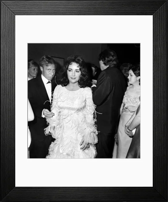 Framed Print : Elizabeth Taylor and Richard Burton hosts at the screeming of Framed Print : Elizabeth Taylor and Richard Burton hosts at the screeming of