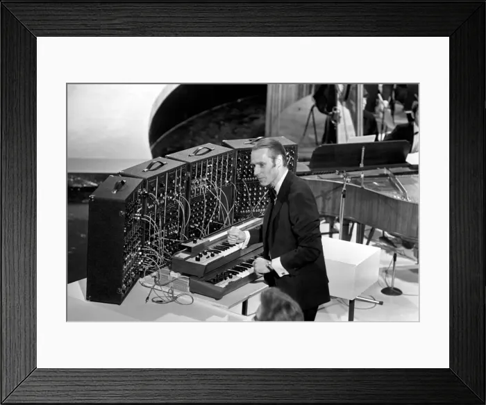 Framed Print : Ringo Starr, Spike Milligan, Lulu and Dudley Moore rehearse Christmas Show Framed Print : Ringo Starr, Spike Milligan, Lulu and Dudley Moore rehearse Christmas Show