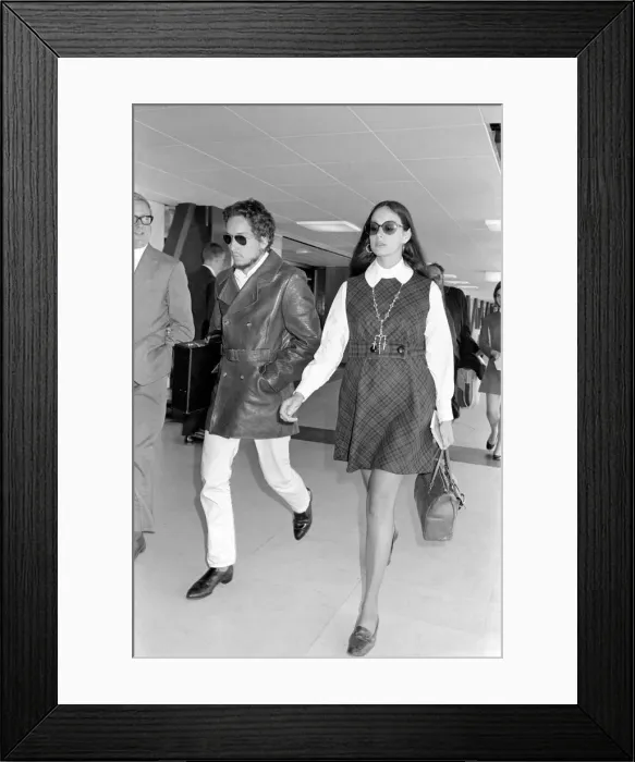 Framed Print : American folk singer, Bob Dylan and his wife left Heathrow Airport today to return home Framed Print : American folk singer, Bob Dylan and his wife left Heathrow Airport today to return home
