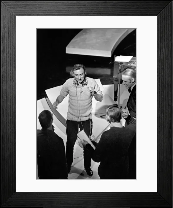 Framed Print : Ringo Starr, Spike Milligan, Lulu and Dudley Moore rehearse Christmas Show Framed Print : Ringo Starr, Spike Milligan, Lulu and Dudley Moore rehearse Christmas Show