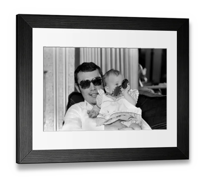 Framed Print : Boxer Alan Minter pictured at his Crawley Sussex home with his six month old baby