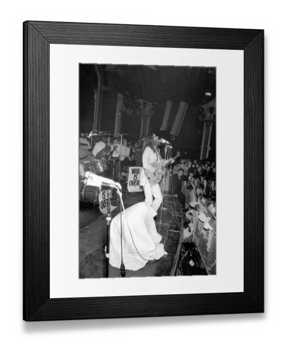 Framed Print : John Lennon and yoko Ono on stage at the Lyceum. John was playing live for Framed Print : John Lennon and yoko Ono on stage at the Lyceum. John was playing live for