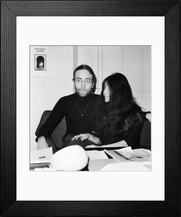 Framed Print : Beatles singer John Lennon with wife Yoko Ono at Apple headquarters as he sends his MBE Framed Print : Beatles singer John Lennon with wife Yoko Ono at Apple headquarters as he sends his MBE