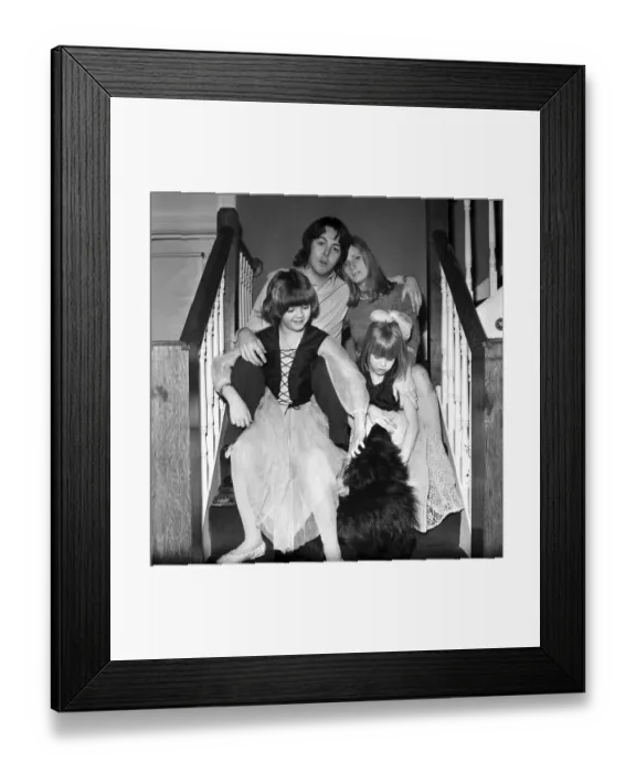 Framed Print : Beatles singer Paul McCartney with his new bride Linda Eastman accompanied by Linda Framed Print : Beatles singer Paul McCartney with his new bride Linda Eastman accompanied by Linda