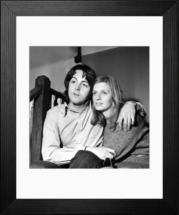 Framed Print : Beatles singer Paul McCartney with his new bride Linda Eastman Framed Print : Beatles singer Paul McCartney with his new bride Linda Eastman
