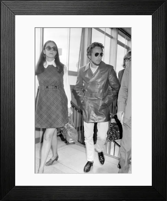 Framed Print : American folk singer, Bob Dylan and his wife left Heathrow Airport today to return home Framed Print : American folk singer, Bob Dylan and his wife left Heathrow Airport today to return home