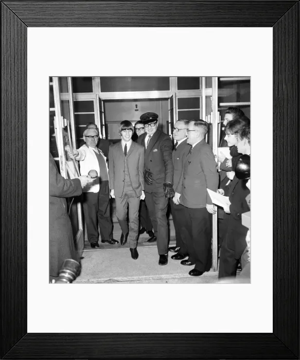Framed Print : Beatle drummer Ringo Starr today leaves University College Hospital, Gower St Framed Print : Beatle drummer Ringo Starr today leaves University College Hospital, Gower St