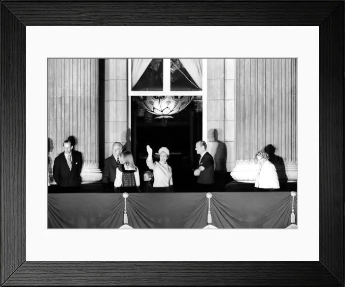 Framed Print : The Royal Party on the balcony at Buckingham Palace for the Silver Jubilee celebrations Framed Print : The Royal Party on the balcony at Buckingham Palace for the Silver Jubilee celebrations