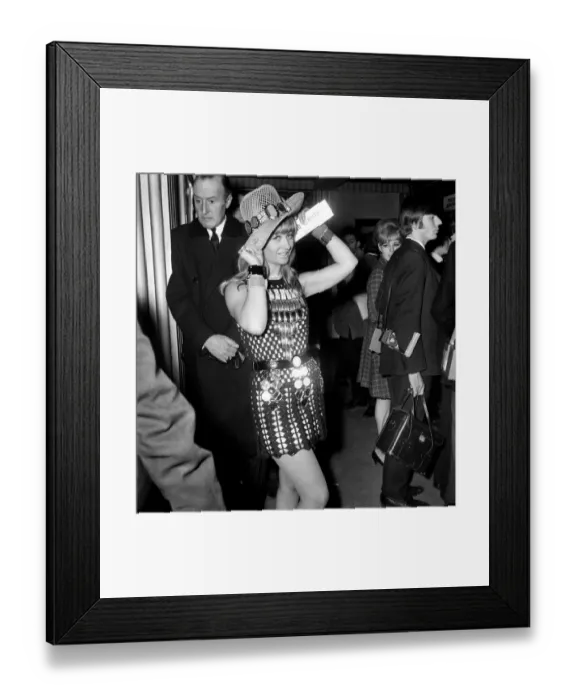 Framed Print : World Premiere of Here we go round the Mulberry bush Framed Print : World Premiere of Here we go round the Mulberry bush