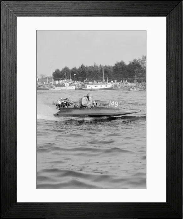 Framed Print : The winning hydroplane in the Daily Mirror Handicap Trophy Race on Oulton Broad in Framed Print : The winning hydroplane in the Daily Mirror Handicap Trophy Race on Oulton Broad in